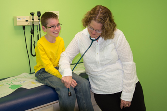 A doctor checks a patient pulse